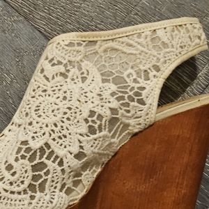 Lucky Brand Women’s peep toe wedges sandals.